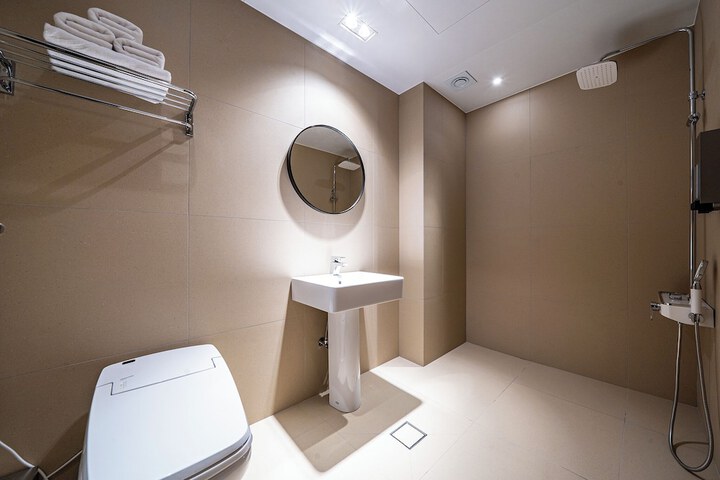 Room 50 of 74