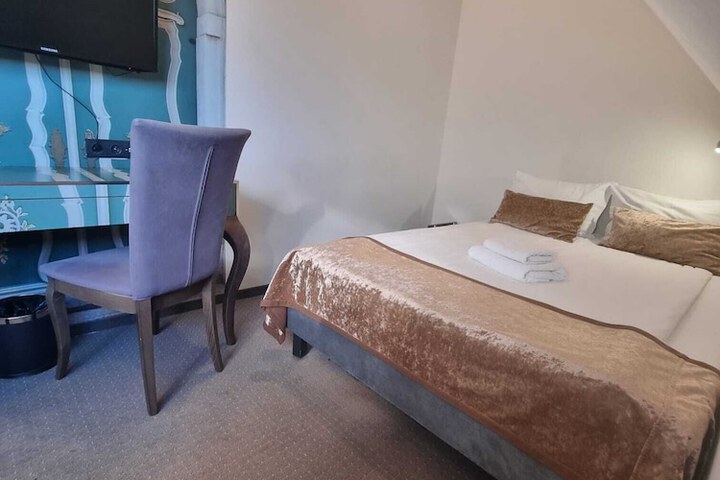 Room 65 of 146