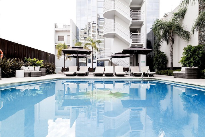 Pool Hotel