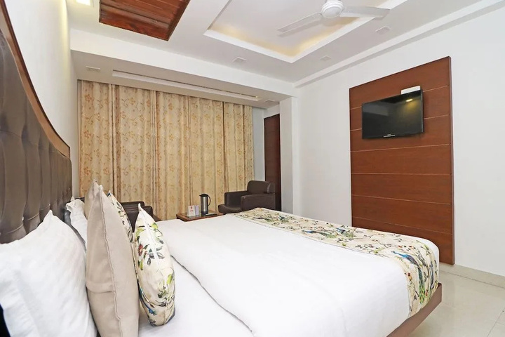 Room 5 of 14