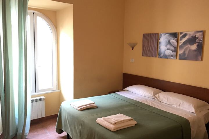 Room 4 of 28