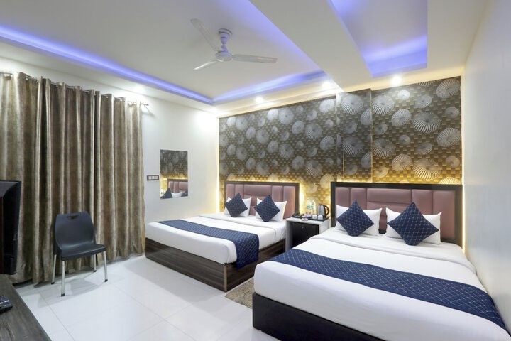 Room 13 of 36