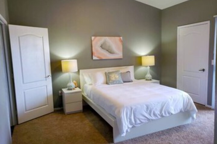 Quiet &  Private Home 15 Minutes From Strip w /  Pool in Las Vegas, CA