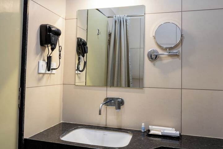 Room 32 of 40