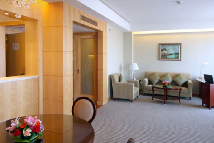Room 10 of 28