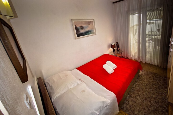 Room 4 of 26