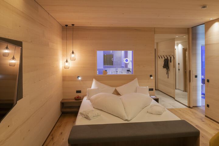 Room 26 of 152