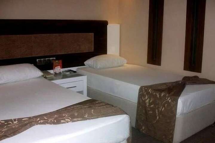 Room 6 of 15