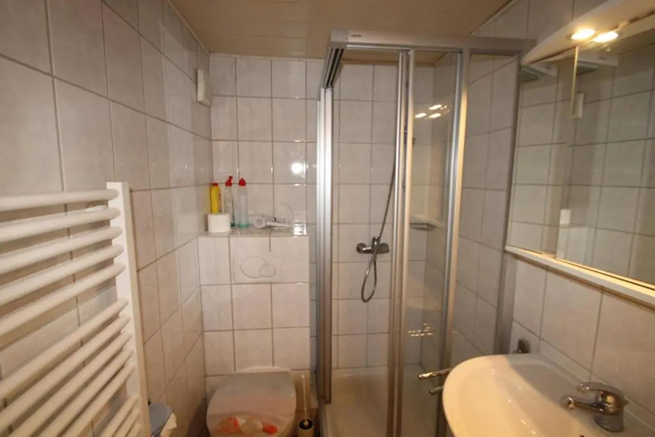 Room 5 of 7