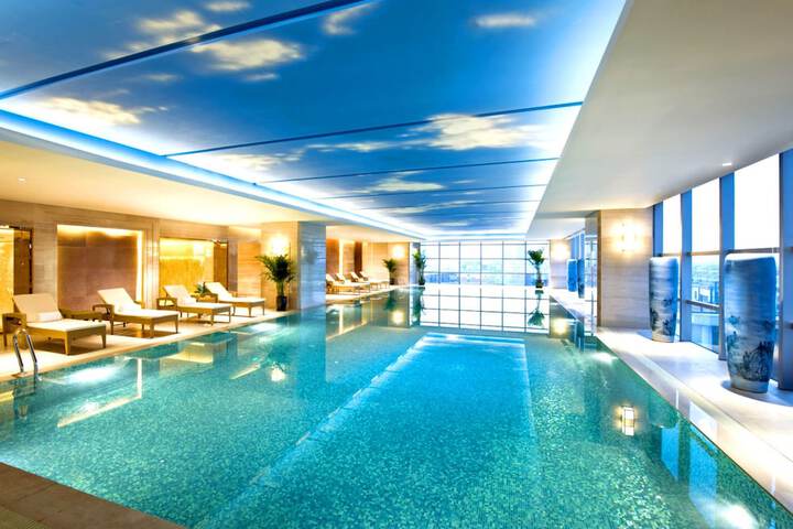 Hotel Pool