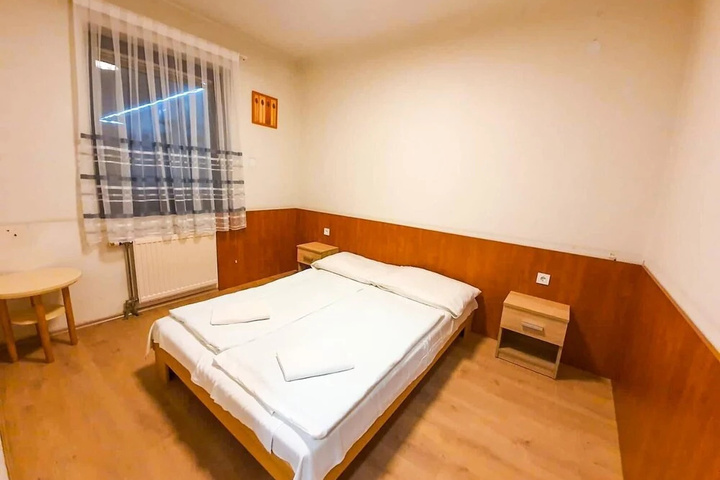 Room 5 of 13