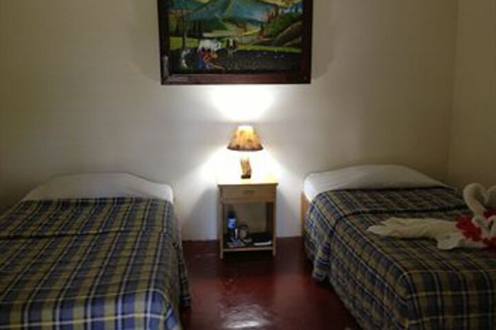 Room 6 of 16