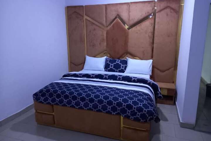 Room 16 of 37