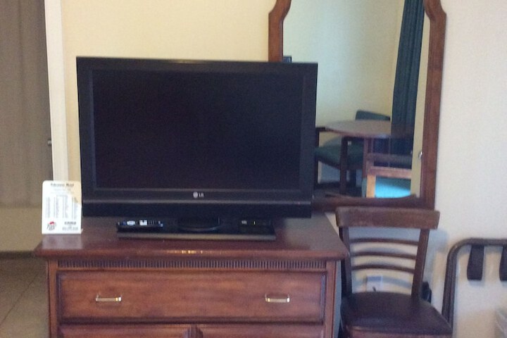 Room 6 of 27