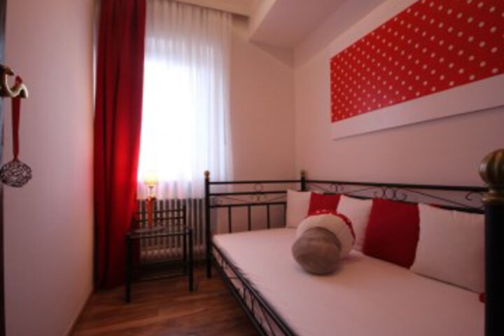 Room 10 of 25