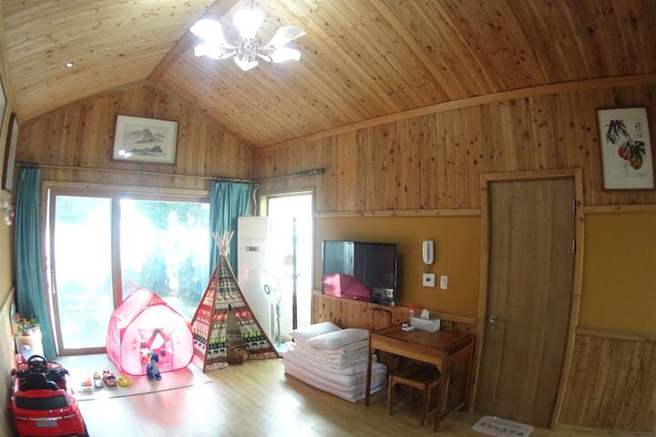 Room 13 of 182