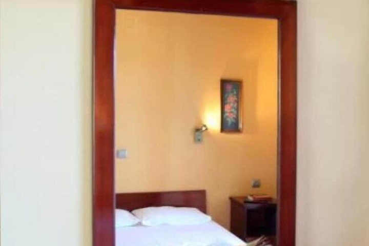 Room 4 of 14
