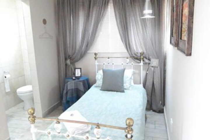 Room 27 of 39