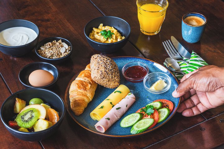 Breakfast/Coffee Service 60 of 79