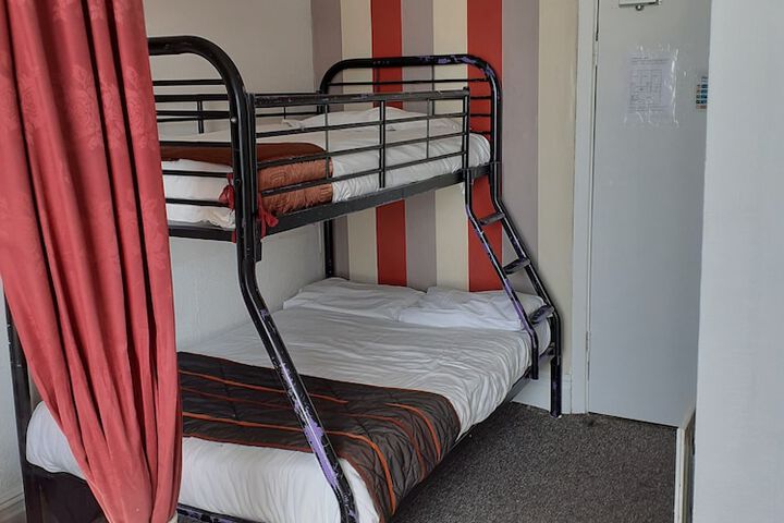 Room 6 of 42