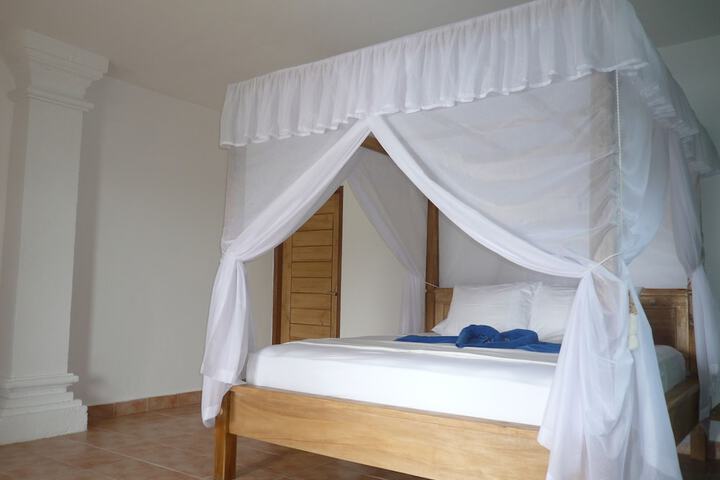 Room 5 of 119
