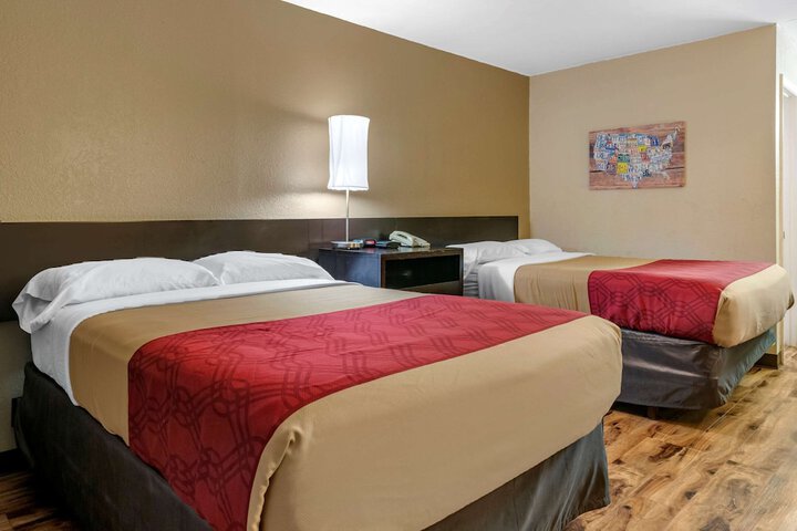 Double Accessible Queen Size Bed (5 of 9)