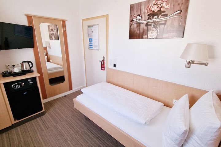 Room 6 of 53