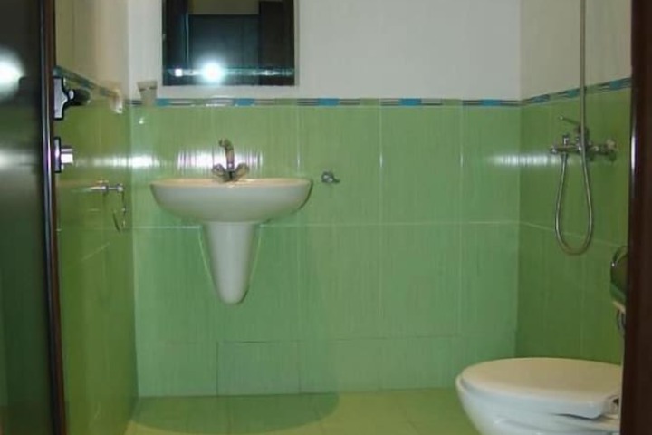 Room 6 of 16