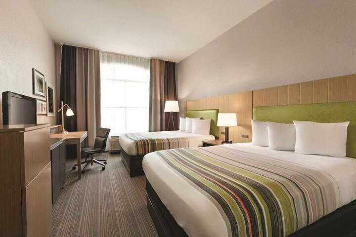 2 Queen Beds (3 of 6)