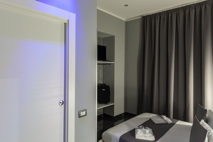 Room 26 of 93
