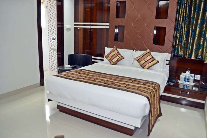 Room 10 of 17
