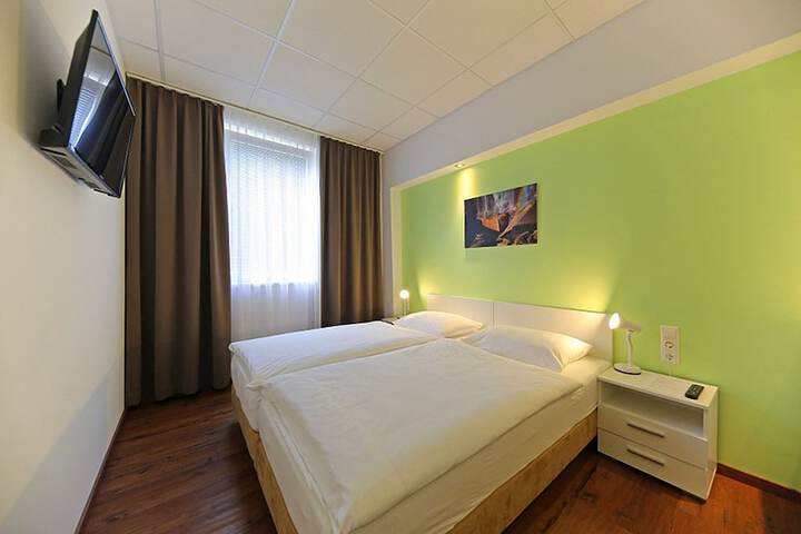 Room 4 of 15