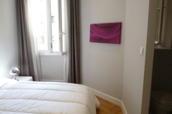 Room 11 of 27