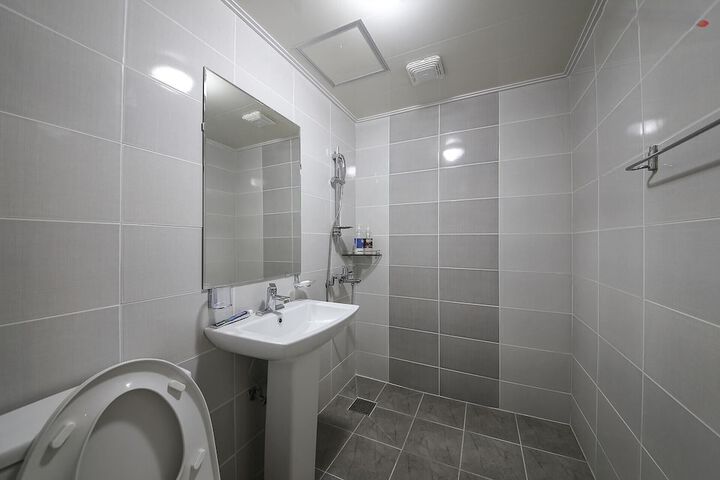 Room 12 of 13