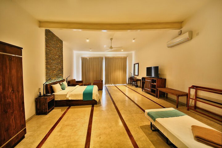 Room 10 of 100