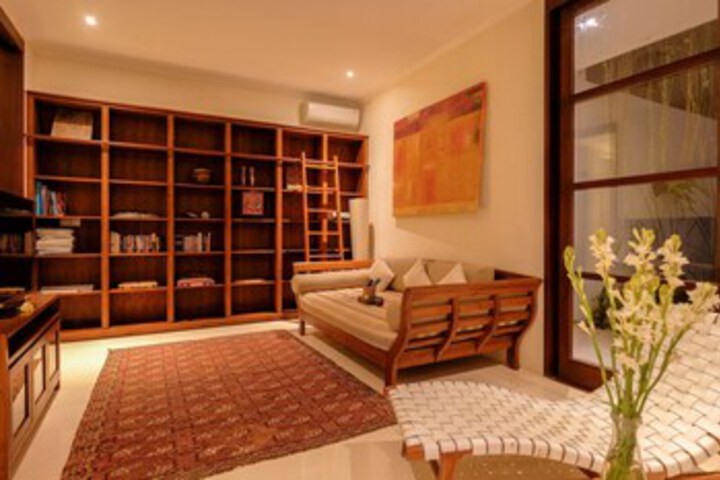 Room 13 of 33