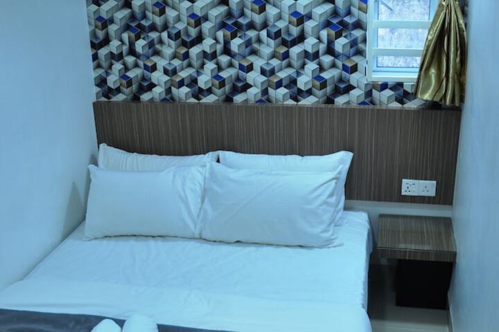 Room 6 of 27