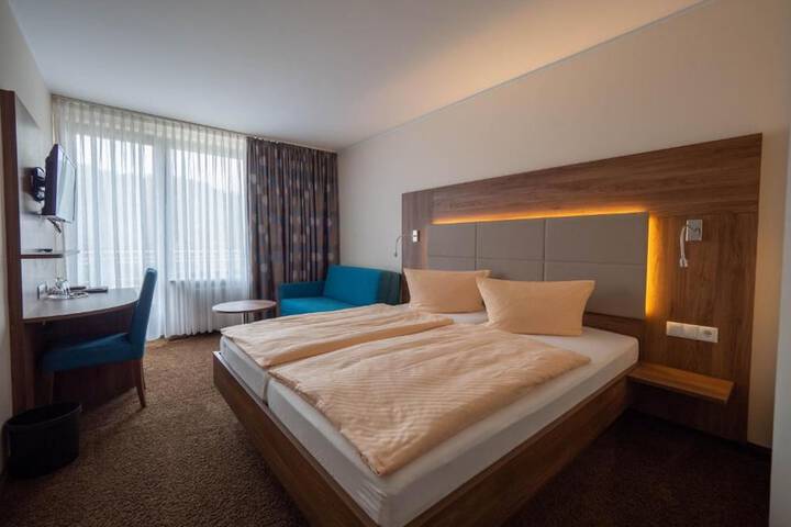 Room 4 of 32