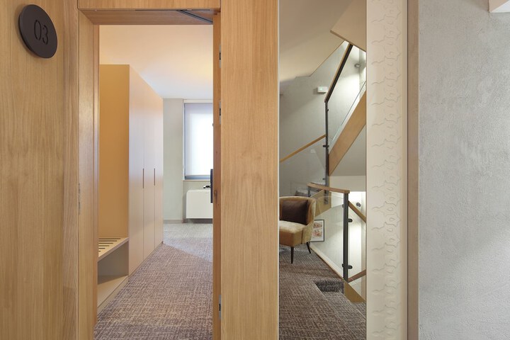 Room 11 of 80