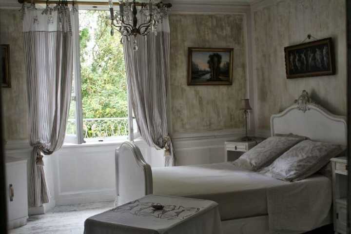 Room 4 of 27