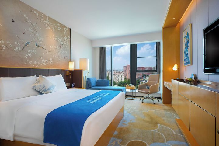 Room 50 of 73