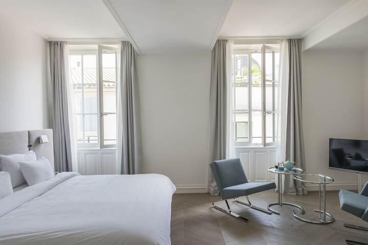 Room 4 of 33