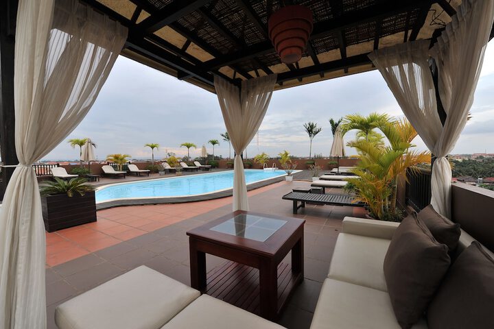 Hotel with Pool