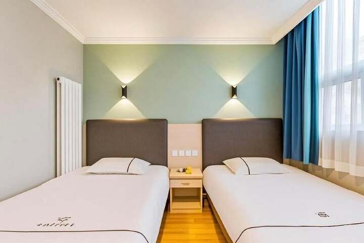 Room 6 of 34