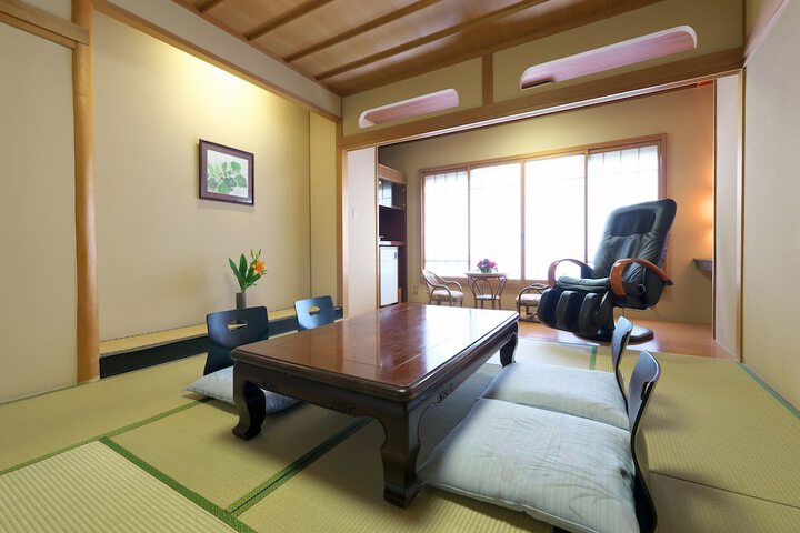 Room 8 of 34