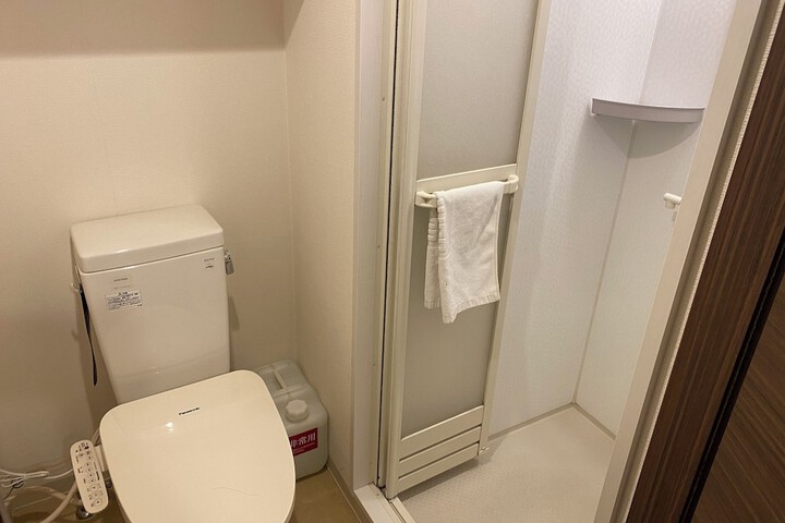 Room 8 of 38