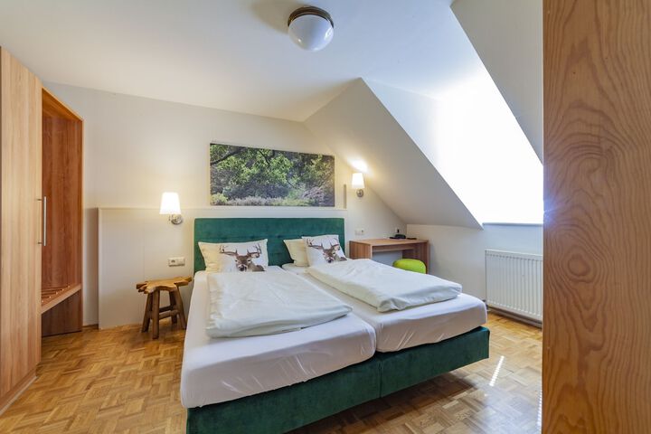 Room 10 of 20