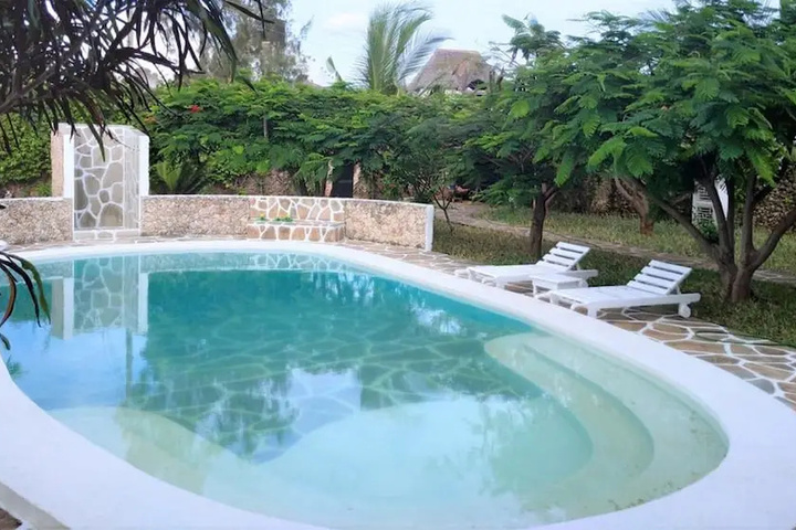 Pool 10 of 11