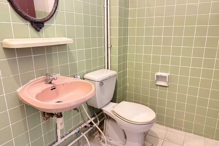 Room 17 of 25