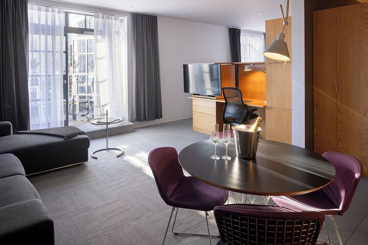 Room 51 of 106